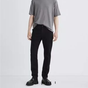 Rag & Bone Fit 2 Slim Black size 32 like NEW condition 31” inseam